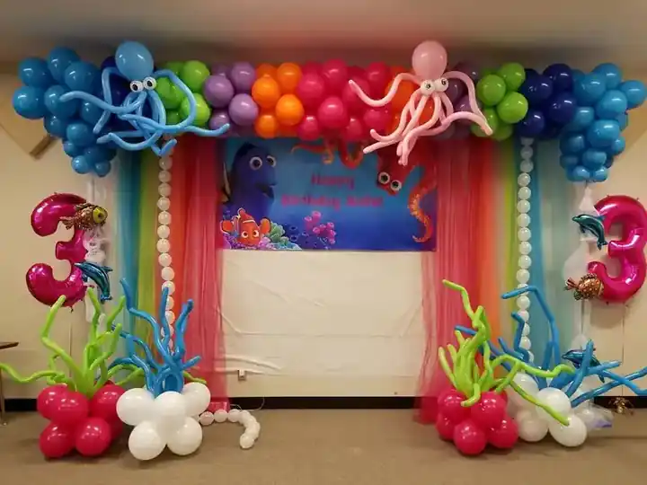 Under-the-sea balloon arch with an octopus and coral